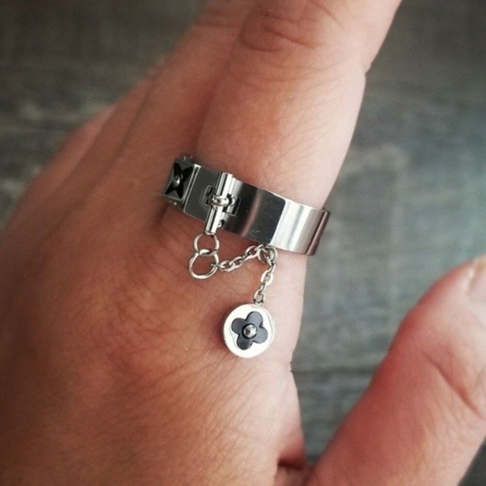 💎STAINLESS STEEL💎 STEAM PUNK CLOVER RING - Picture 3 of 5